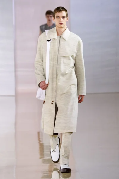 Look 32
